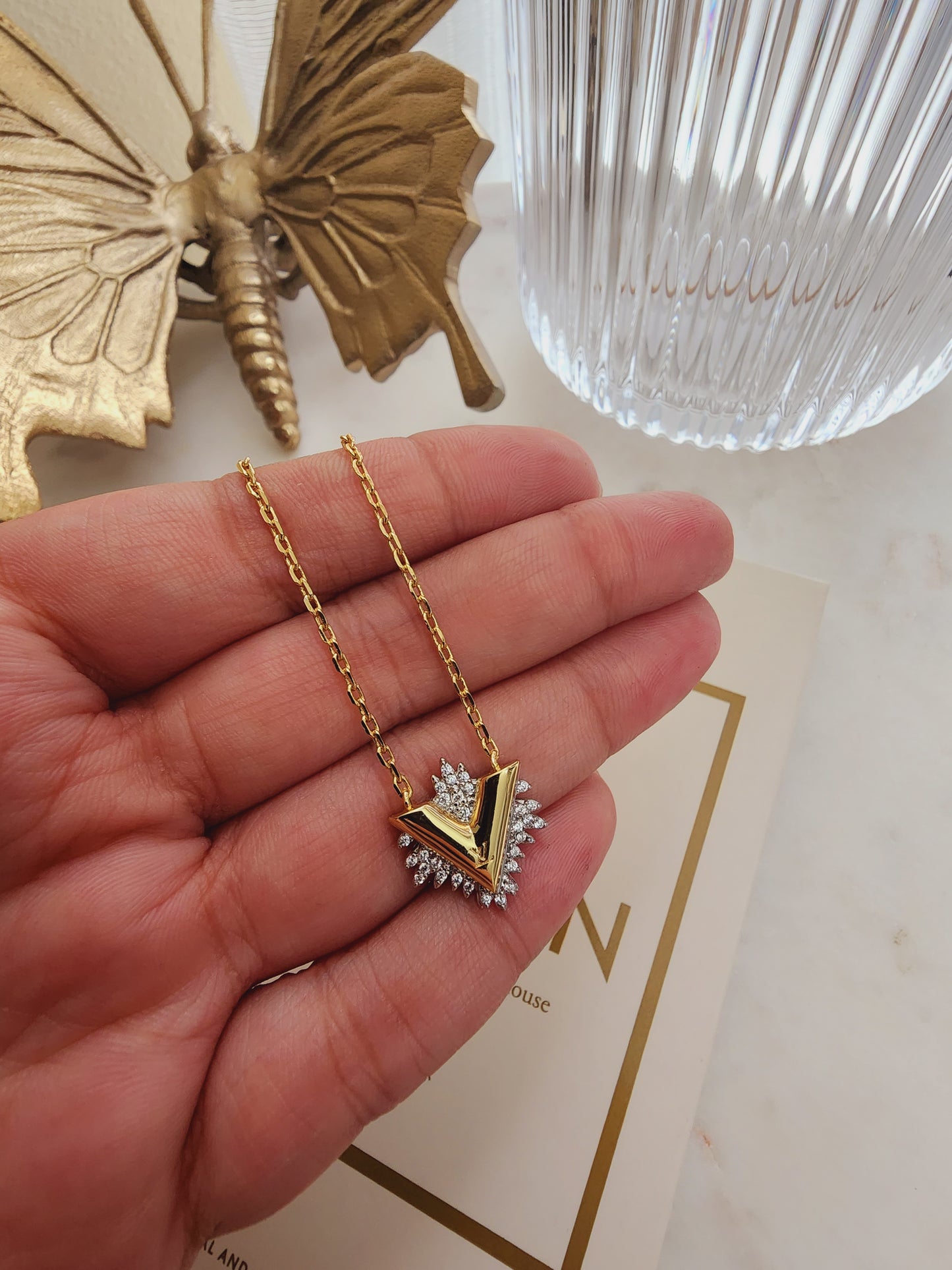 V crystal necklace