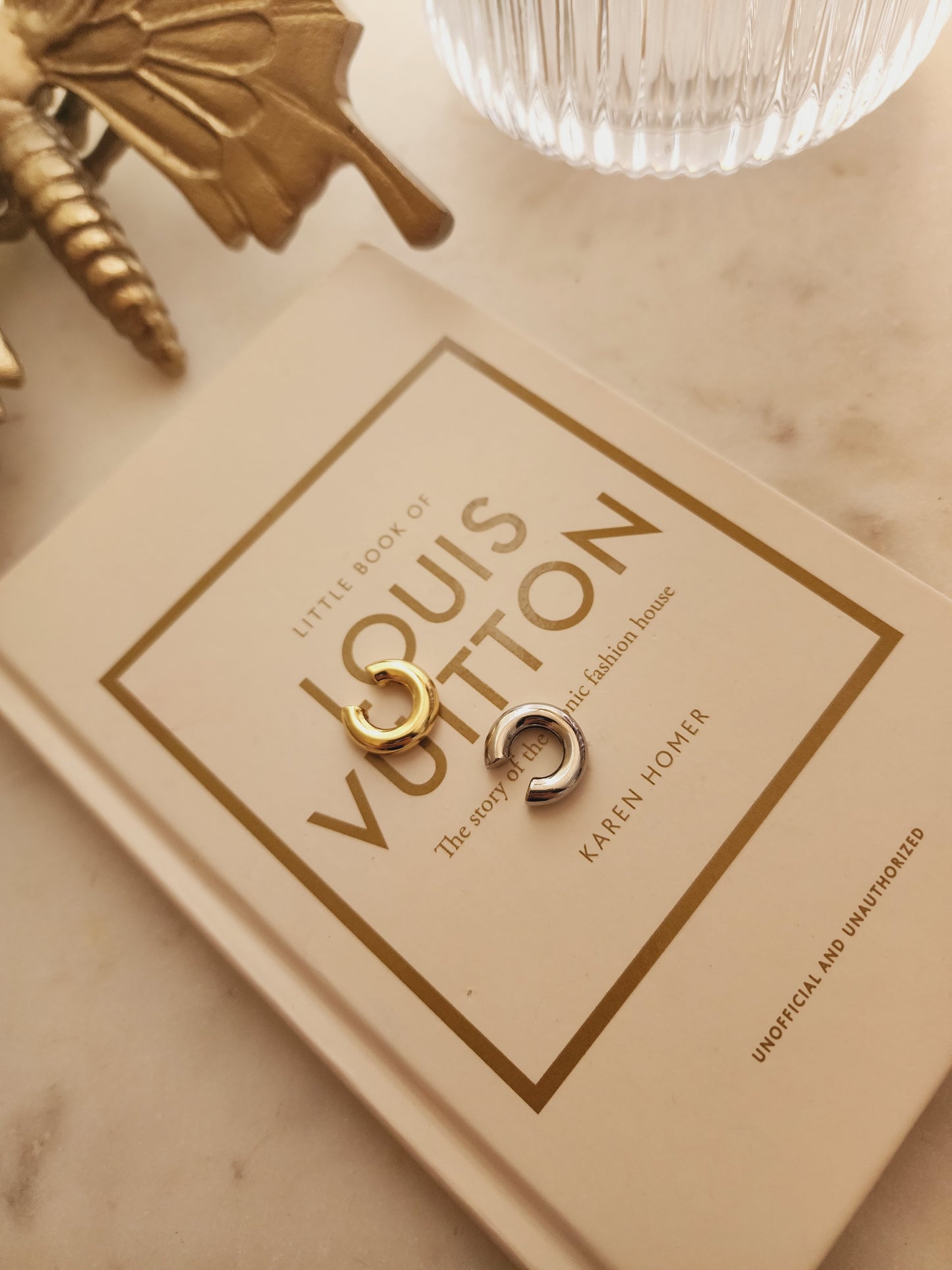Cala Round earcuff