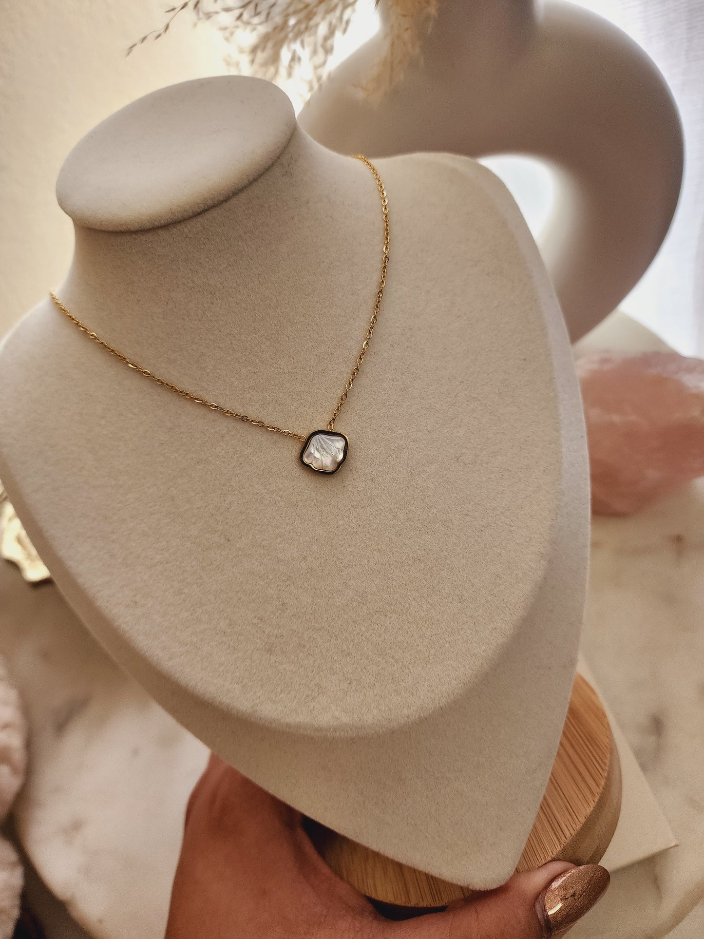 Seashell dainty necklace