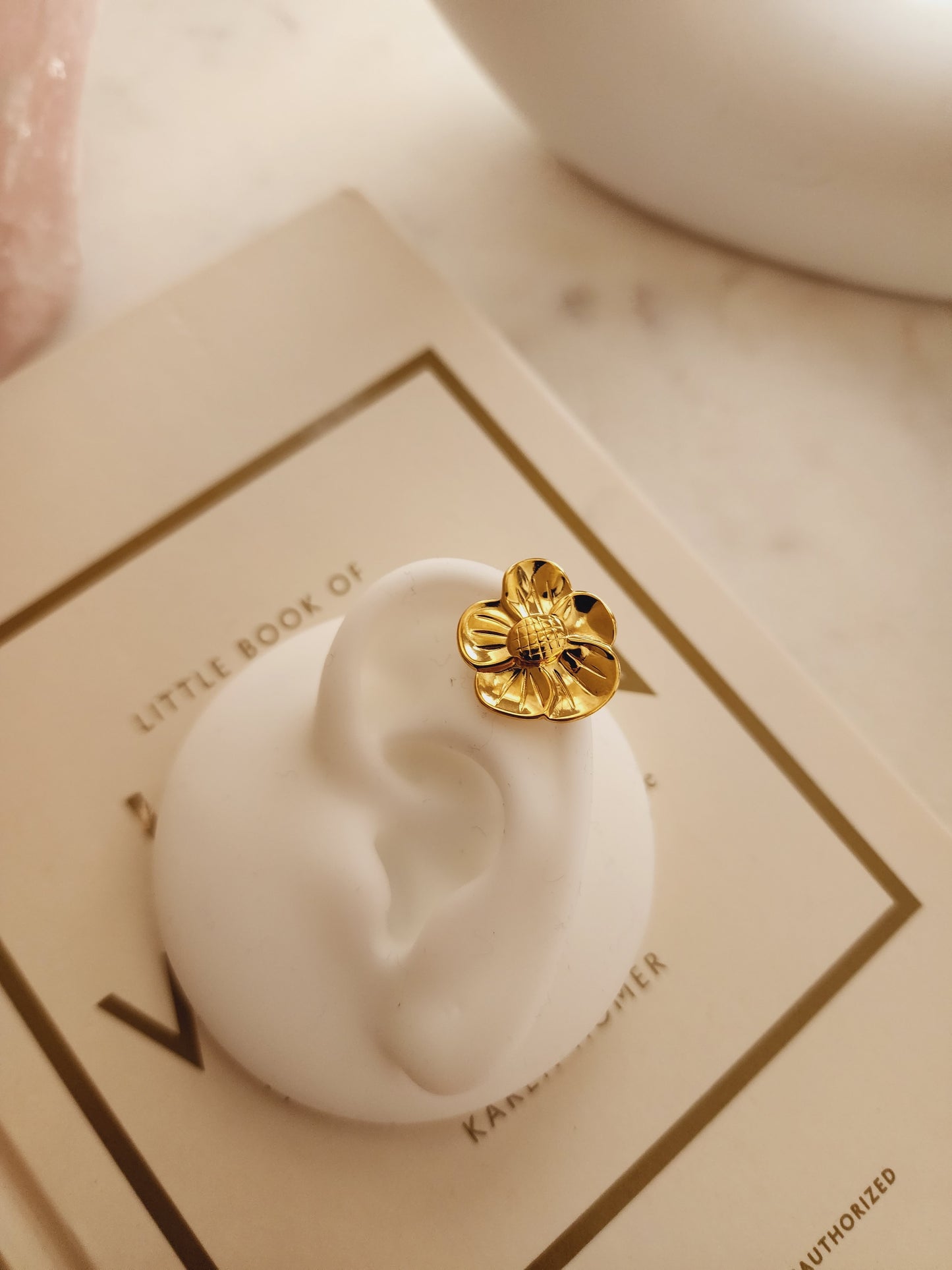 Bloom earcuff