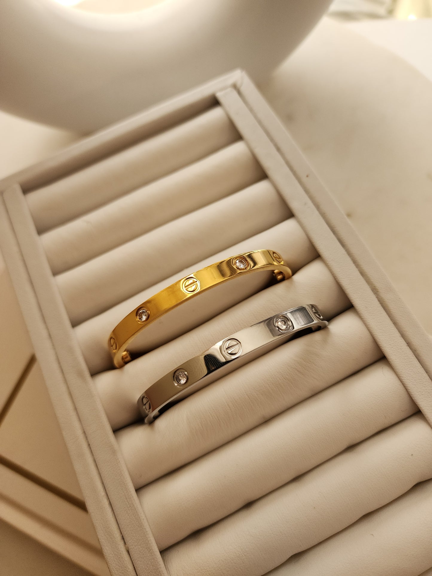 Luvey Crystal bangle