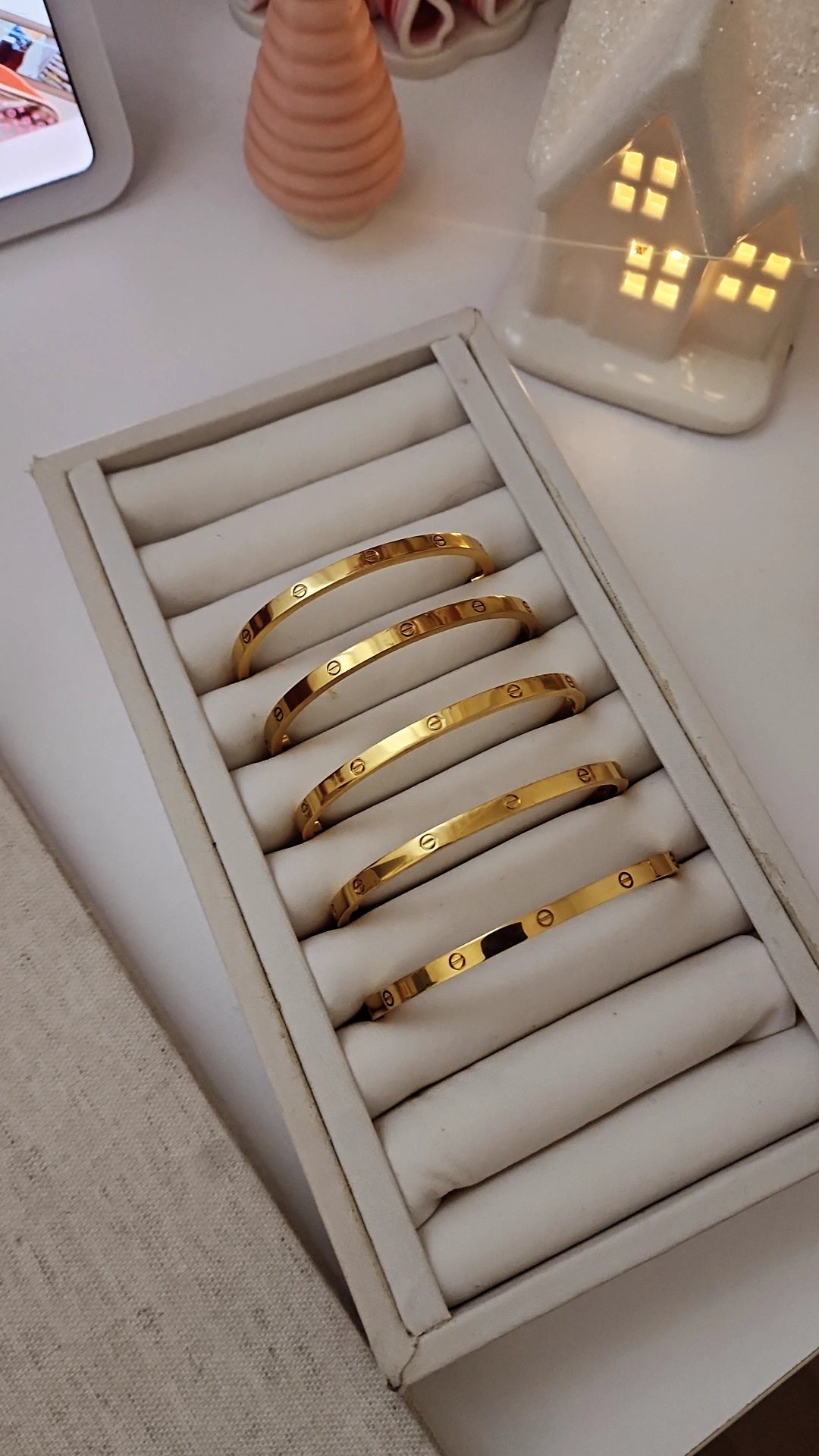Thin luve bangle pre-order
