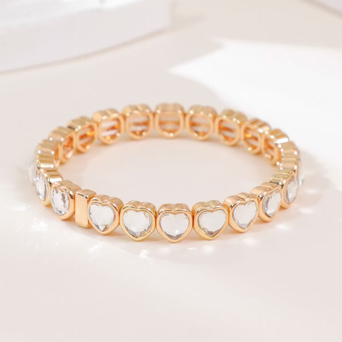 Elastic heart bracelet