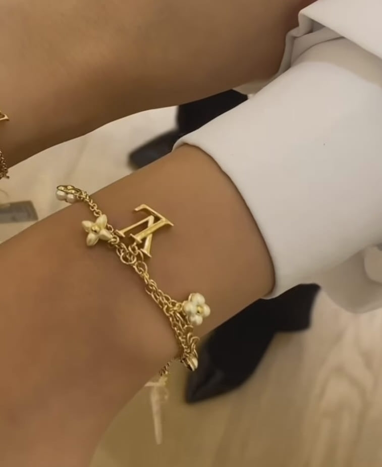 Laila V bracelet