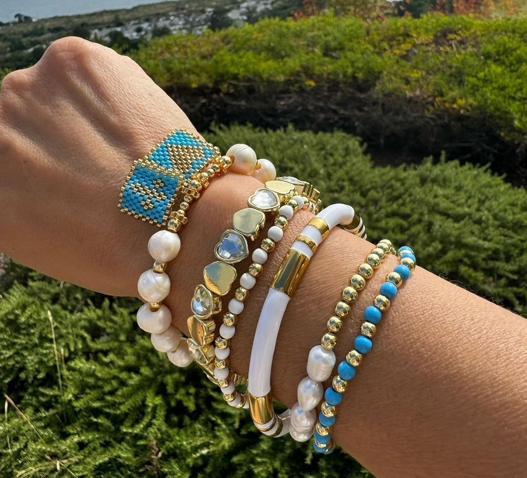 Escapulario pearl & Gold bracelets