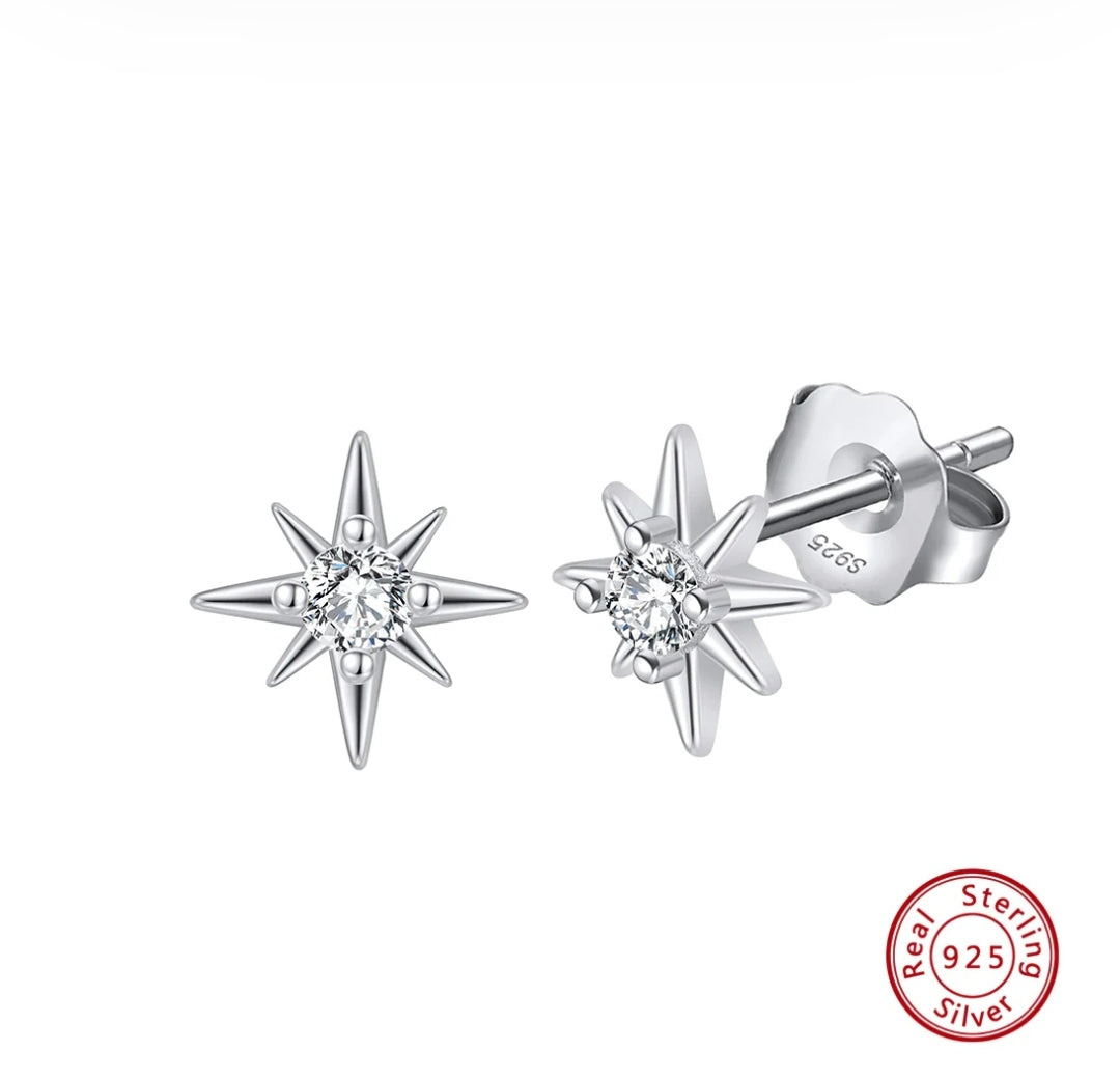 Dainty star studs
