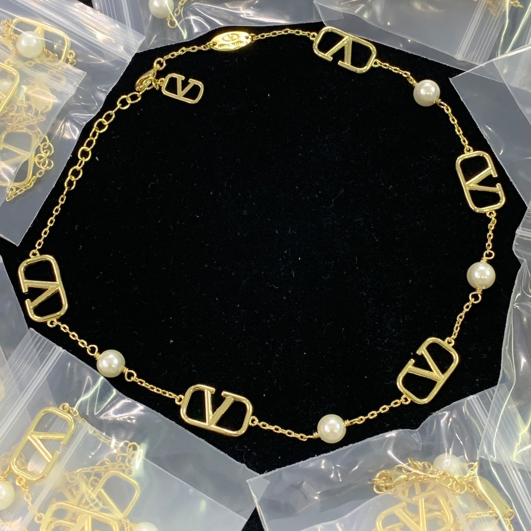 V pearl necklace