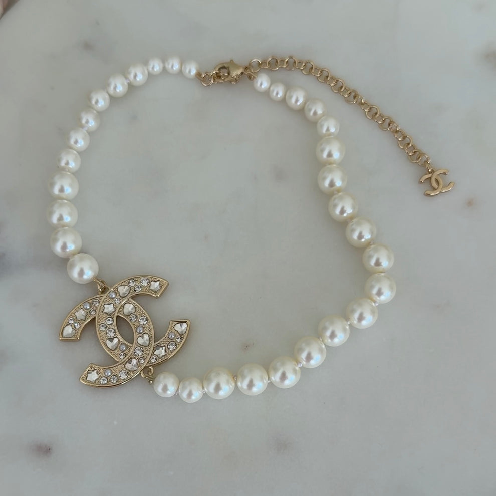 Sheyla pearl necklace