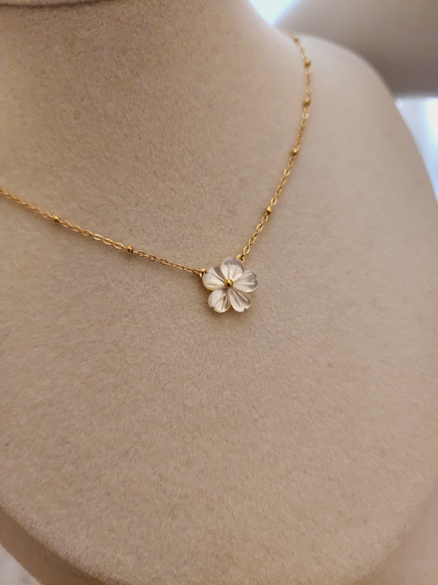 Haruka flower necklace