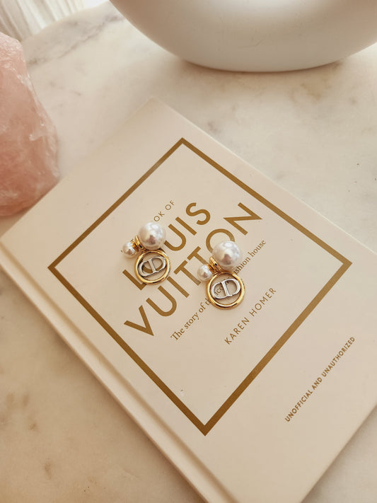 Carolina D pearl earrings