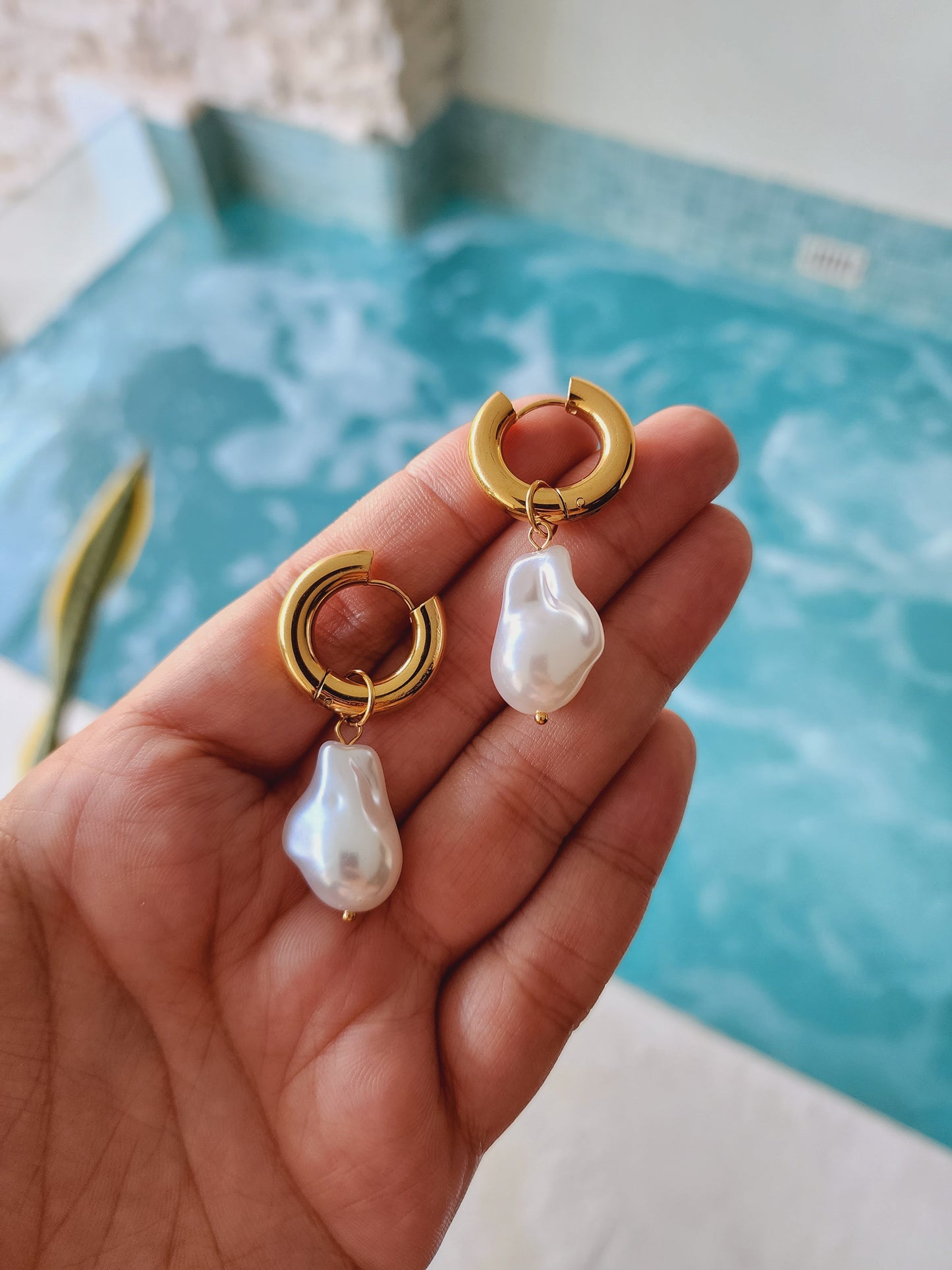 Maya Pearl earrings