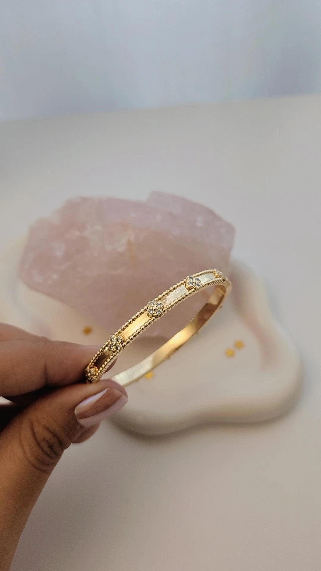 Zaira clover bangle