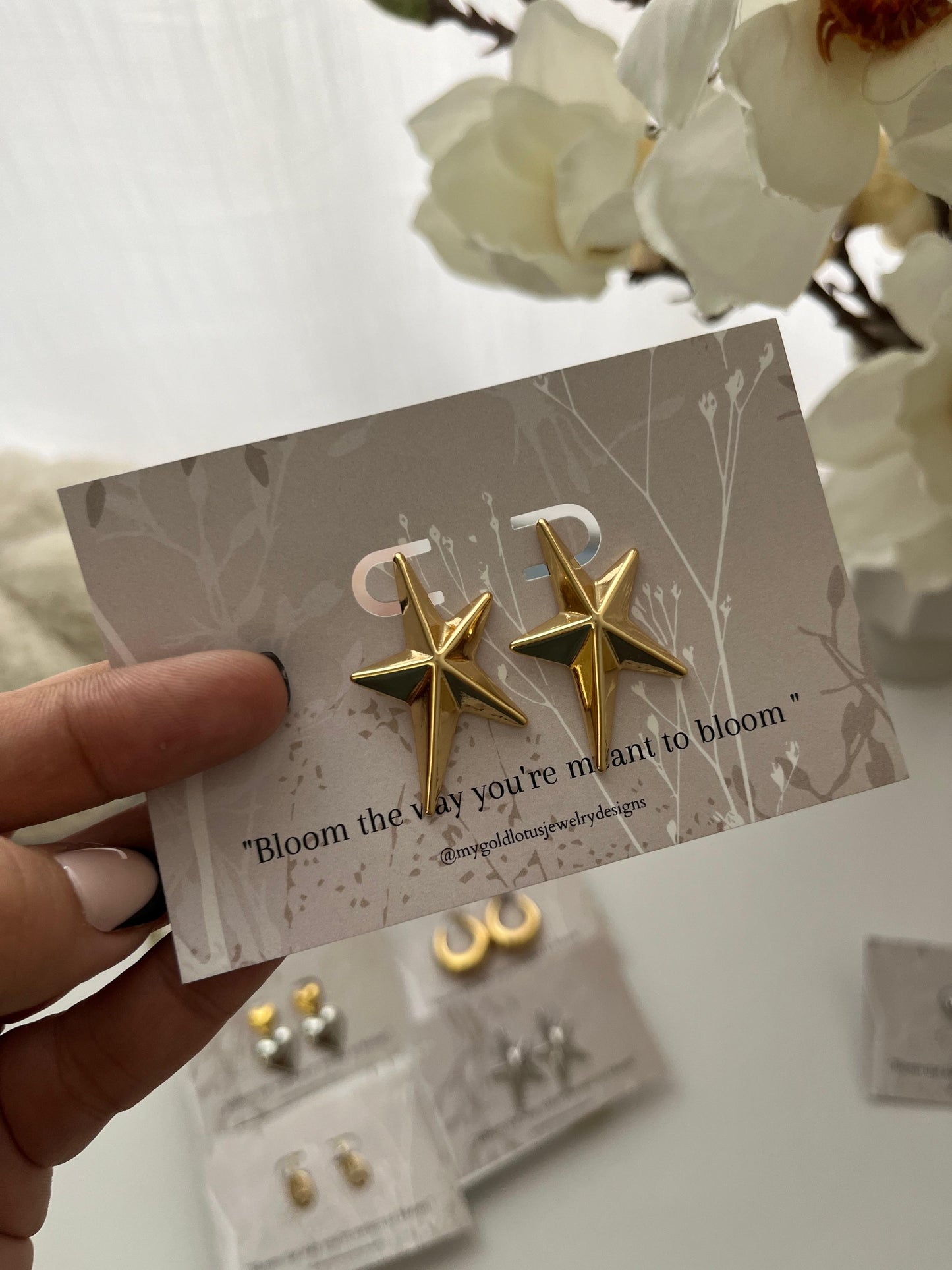 Flora star earrings