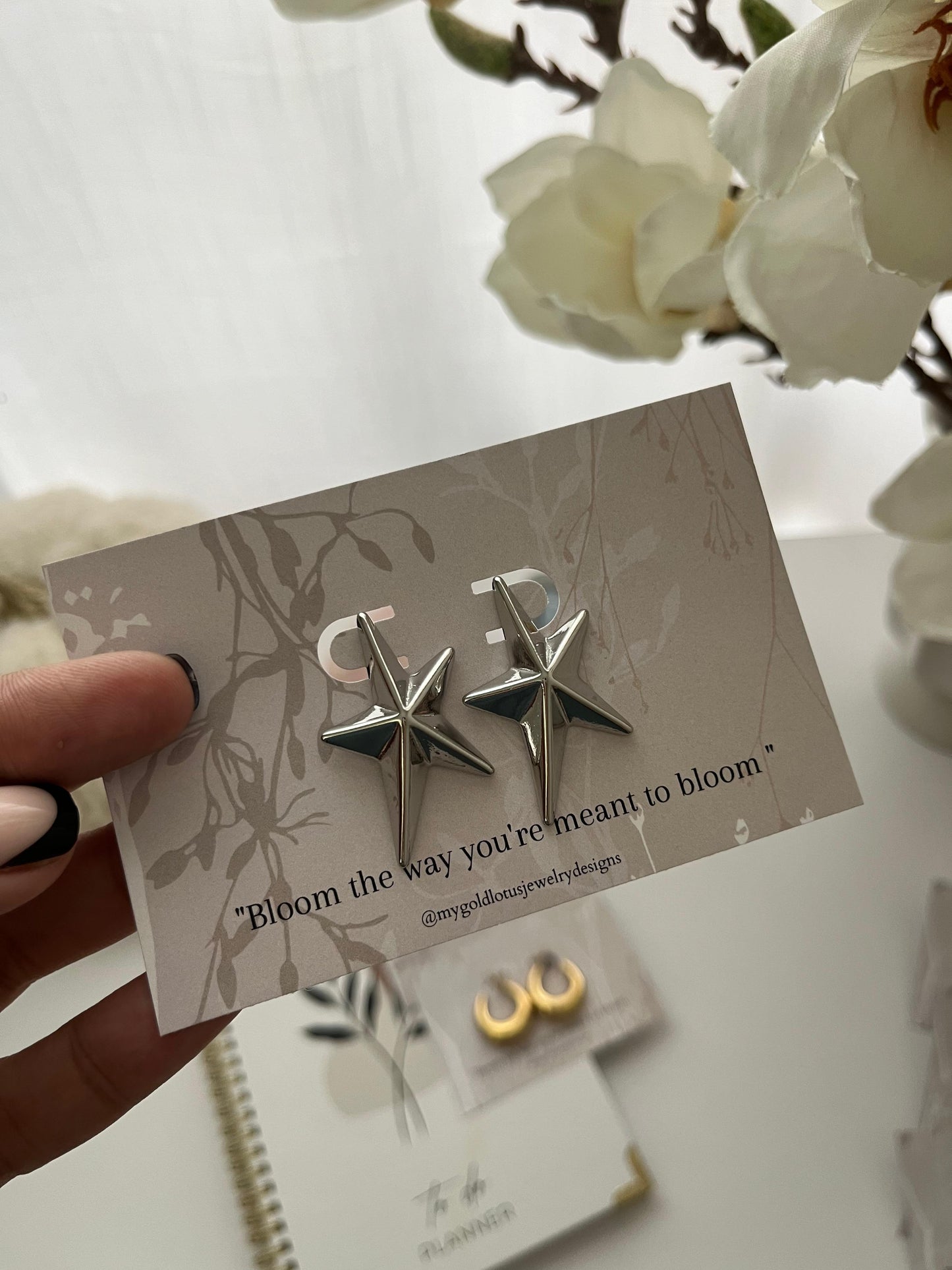 Flora star earrings