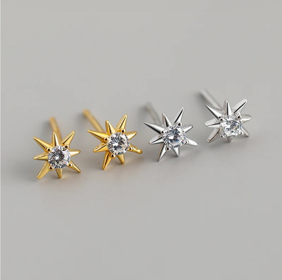 Dainty star studs