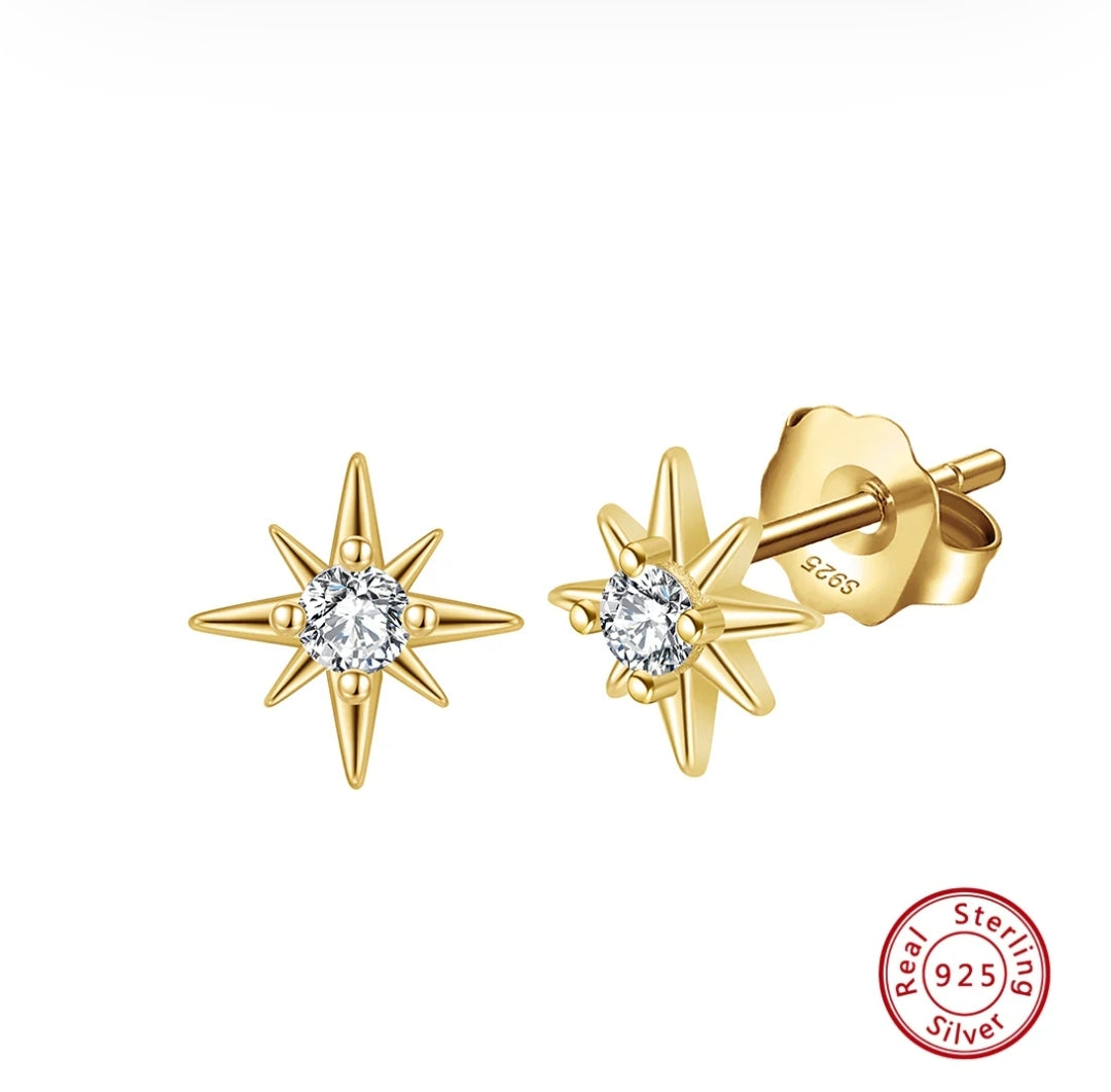 Dainty star studs