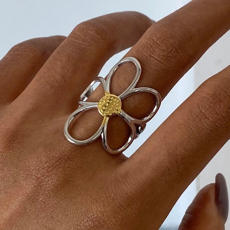 Open daisy ring
