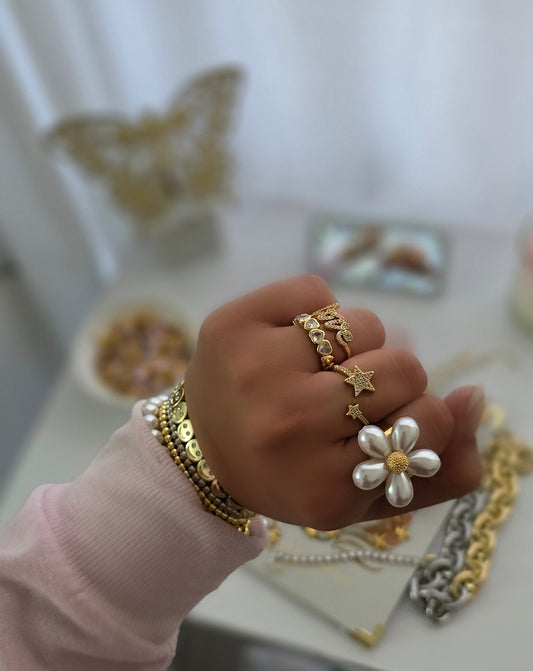 Flower pearl ring