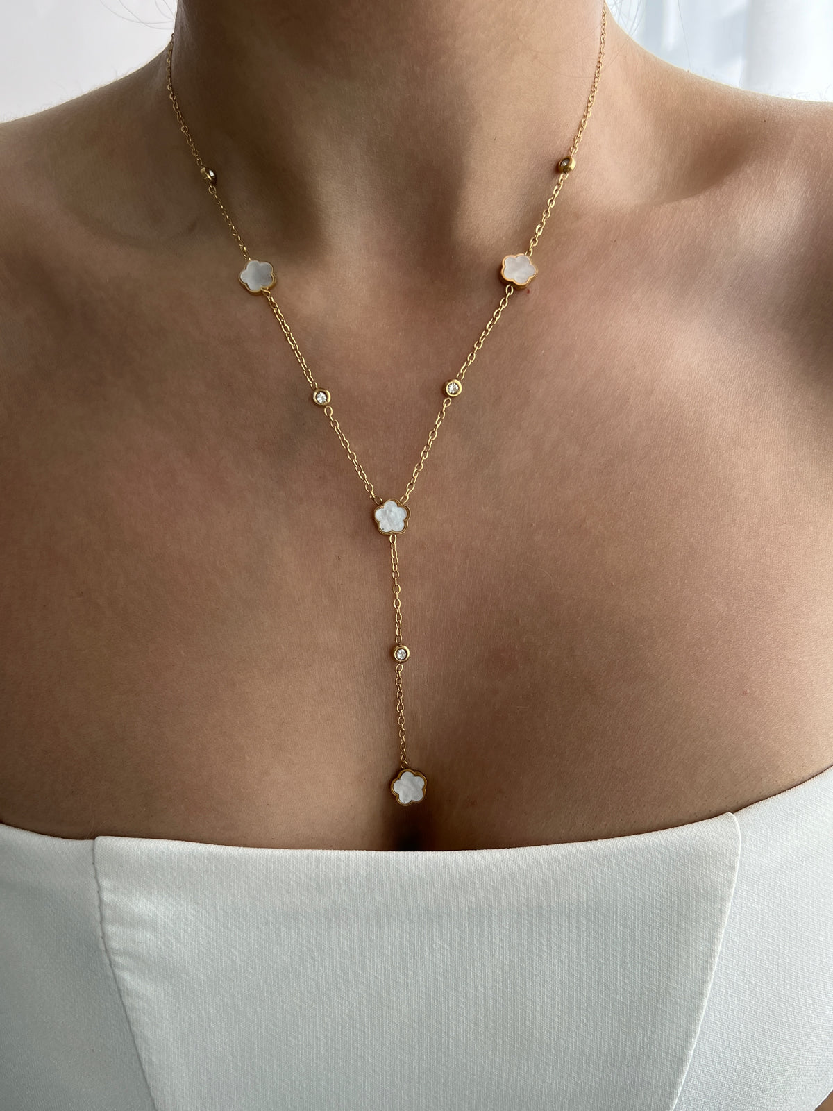 Mother of pearl clover necklace
