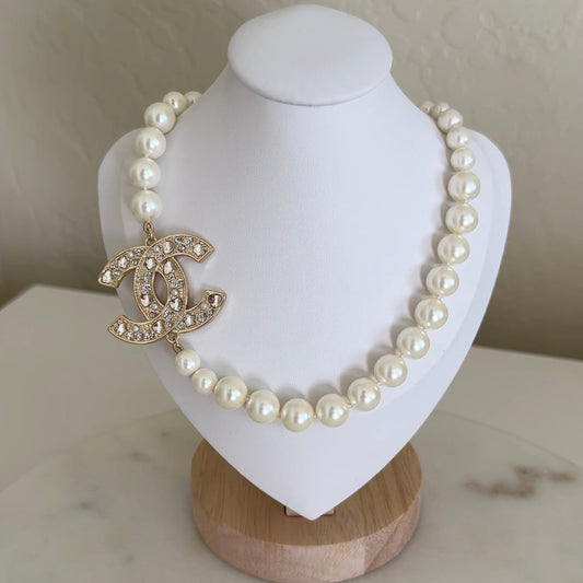 Sheyla pearl necklace